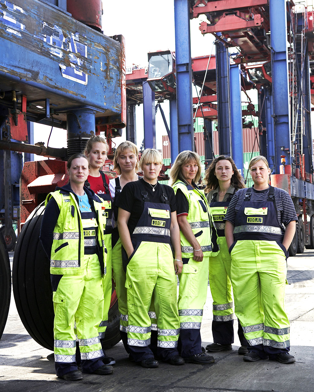 Portraitfoto, HHLA Mitarbeiterinnen, Businessportrait, Teamfoto am Burchardkai